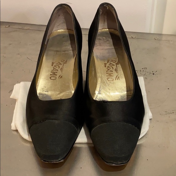 Ferragamo Satin Pumps - Picture 2 of 4